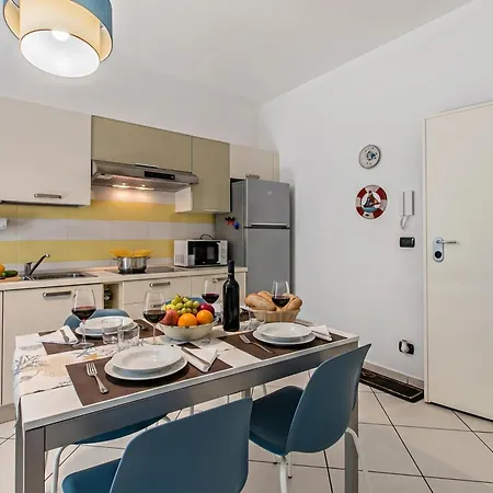 Super With Balcony - Happy Apartment